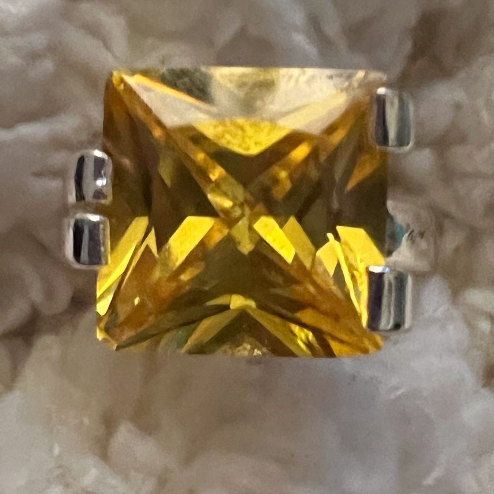 🌻 Beautiful topaz cocktail ring 🌻